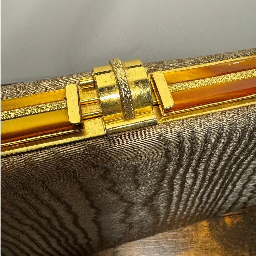 Vintage 60s Clutch Handbag With Gold Scalloped Clasp - Picture 2 of 9